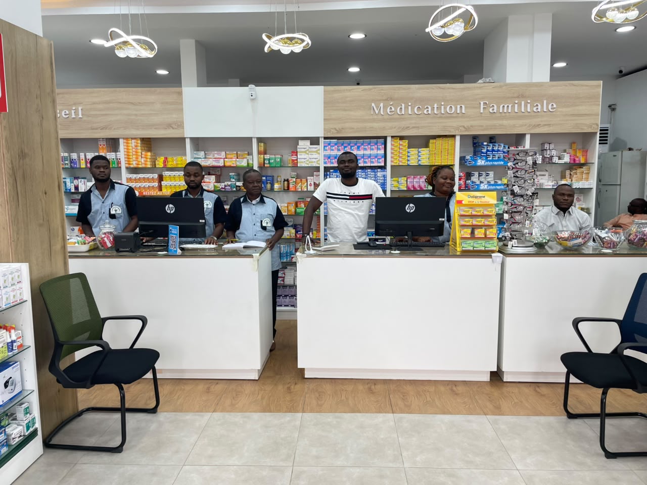 La pharmacie et son équipe
